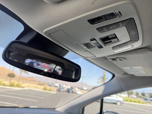 Used 2025 Toyota Sienna XLE FWD image 26