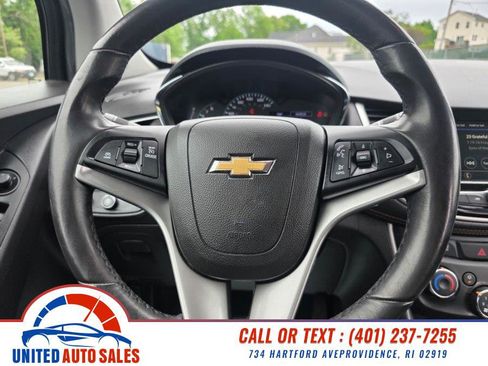 Used 2019 Chevrolet Trax LT w/ LT Convenience Package FWD image 18