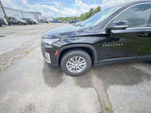 Used 2022 Chevrolet Traverse LT image 10