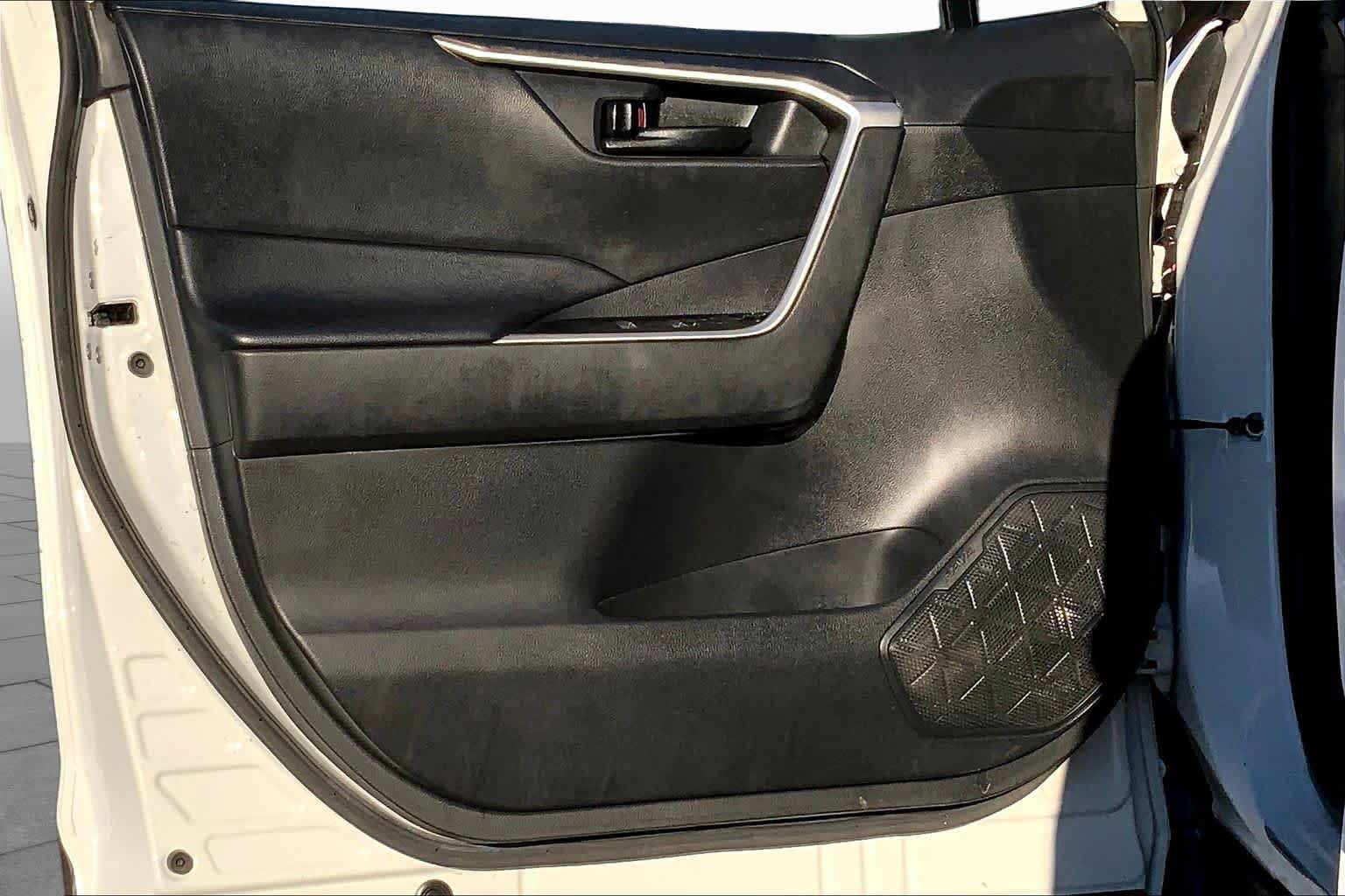 Used 2021 Toyota RAV4 LE FWD image 21