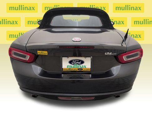 Used 2018 FIAT 124 Spider Classica RWD image 22