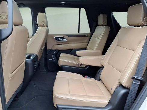Used 2021 Chevrolet Tahoe Premier w/ Premium Package AWD/4WD image 17