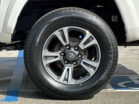 Used 2019 Toyota Tacoma TRD Sport w/ Technology Package AWD/4WD image 26