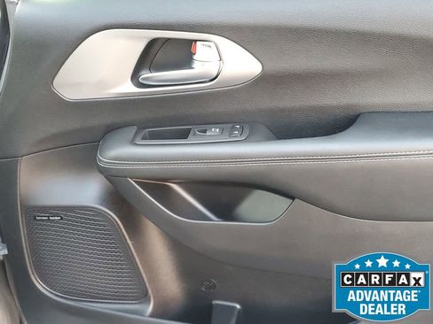 Used 2021 Chrysler Pacifica Limited w/ Premium & Safety Sphere Group image 45