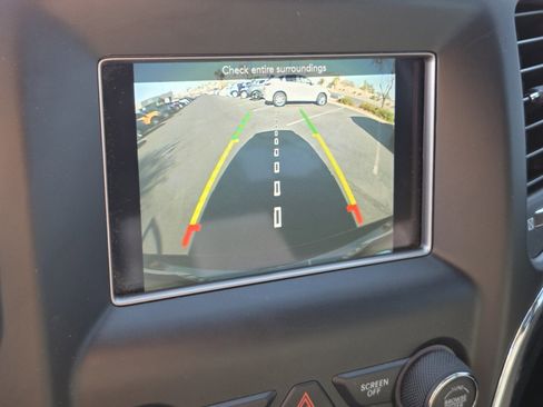 Used 2021 Jeep Grand Cherokee Laredo image 21