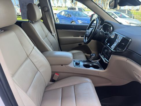 Used 2021 Jeep Grand Cherokee Limited w/ Luxury Group II image 18