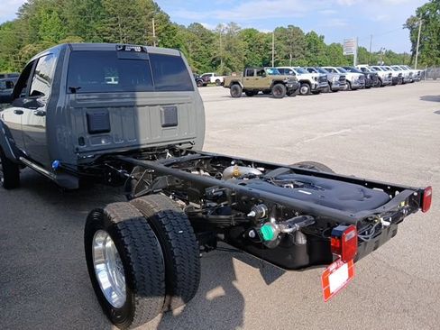 New 2026 RAM 4500 4x4 Crew Cab DRW w/ Laramie Trim Package image 5