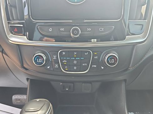 Used 2019 Chevrolet Traverse LT FWD image 23