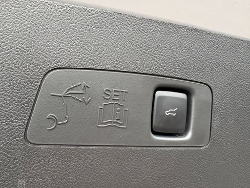 Used 2025 Lincoln Corsair AWD w/ Equipment Group 101A image 18
