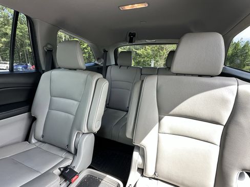 Used 2019 Honda Pilot Touring image 10