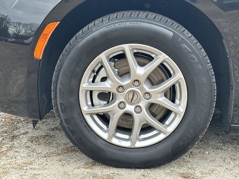 Used 2024 Chrysler Voyager LX image 11