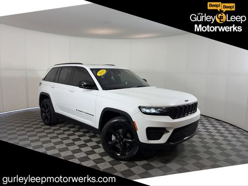 Used 2024 Jeep Grand Cherokee Altitude AWD/4WD image 1