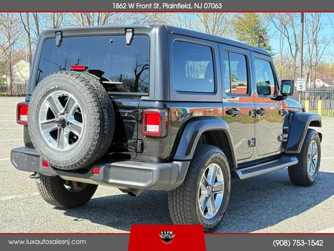 Used 2018 Jeep Wrangler Unlimited Sahara w/ Dual Top Group AWD/4WD image 5