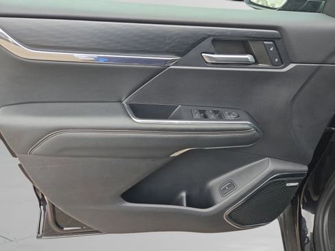 Used 2024 GMC Acadia Elevation image 25