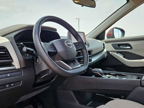 Used 2025 Nissan Rogue SV FWD image 10