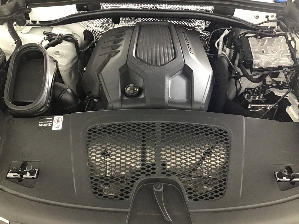 Certified 2026 Porsche Macan AWD/4WD image 17