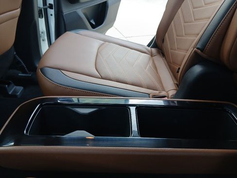 Used 2025 Nissan Pathfinder Platinum FWD image 21