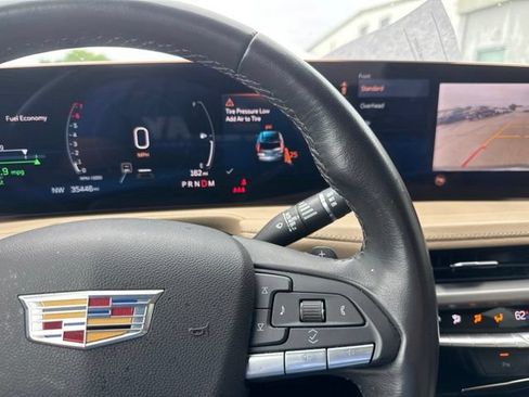 Used 2025 Cadillac XT4 Premium Luxury FWD image 48