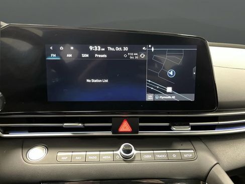 Used 2024 Hyundai Elantra Limited image 19