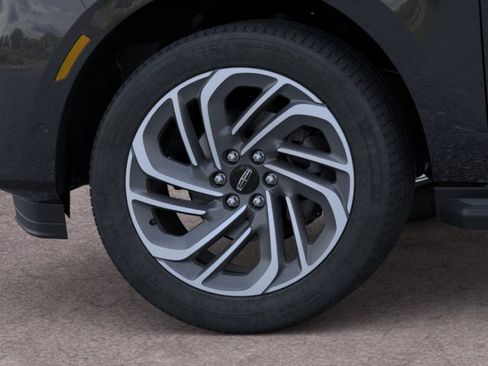 New 2026 Lincoln Navigator L Premier AWD/4WD image 19