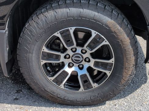 Used 2023 Nissan Titan SV w/ SV Convenience Package AWD/4WD image 11