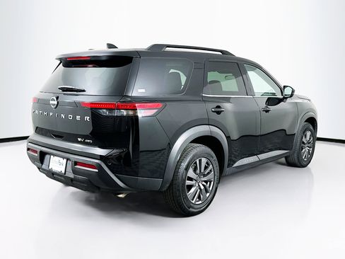 Used 2024 Nissan Pathfinder SV image 9