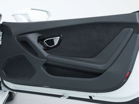 Used 2023 Lamborghini Huracan EVO image 16