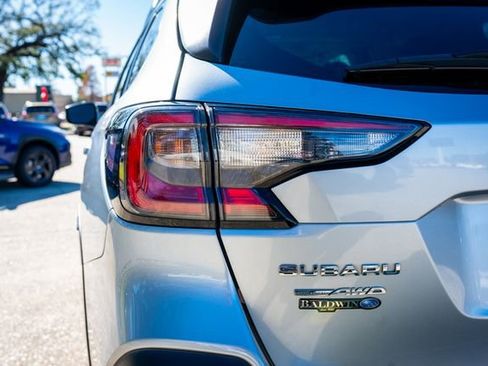 Used 2022 Subaru Outback Limited image 16