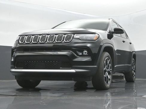 Used 2025 Jeep Compass Limited image 28