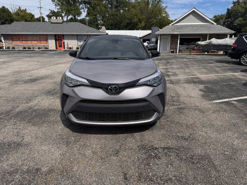 Used 2020 Toyota C-HR XLE FWD image 8