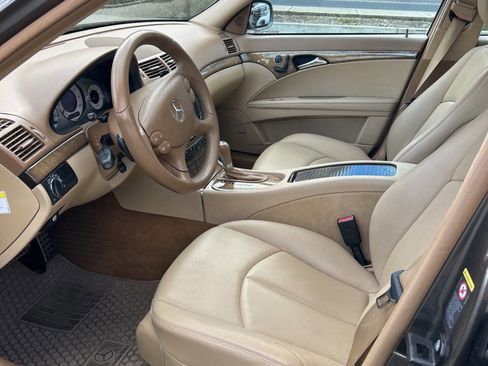 Used 2009 Mercedes-Benz E 350 Sedan image 9
