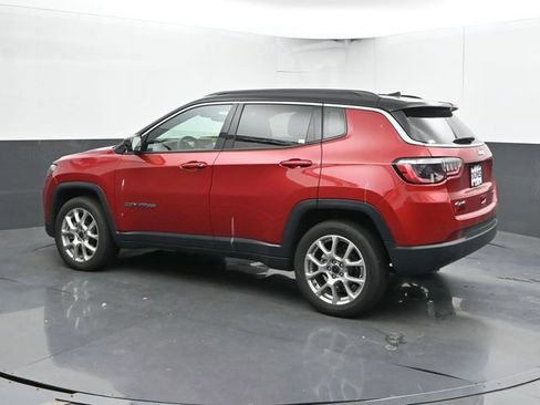 Used 2025 Jeep Compass Limited AWD/4WD image 9