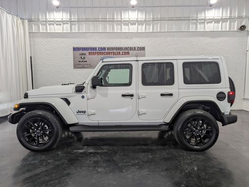 Used 2025 Jeep Wrangler Unlimited Sahara image 2