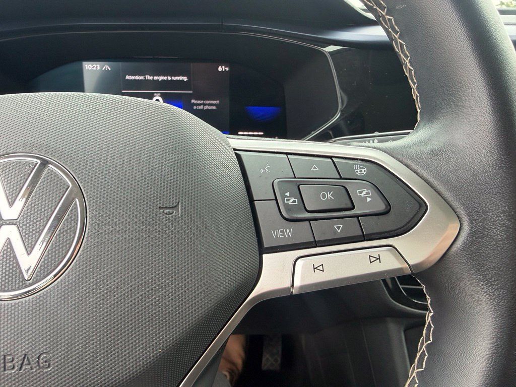 Used 2022 Volkswagen Taos SE w/ Panoramic Sunroof Package AWD/4WD image 19