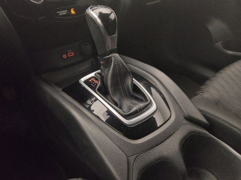 Used 2019 Nissan Rogue SV AWD/4WD image 26