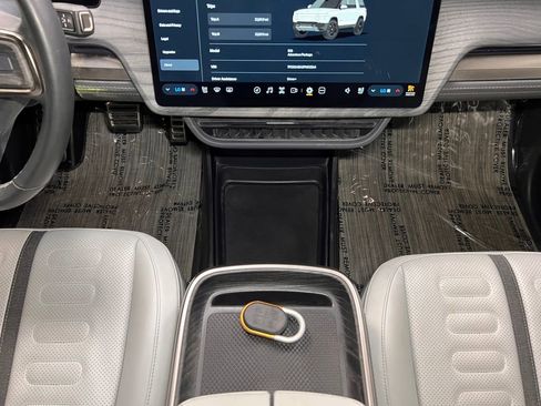 Used 2023 Rivian R1S Adventure image 13