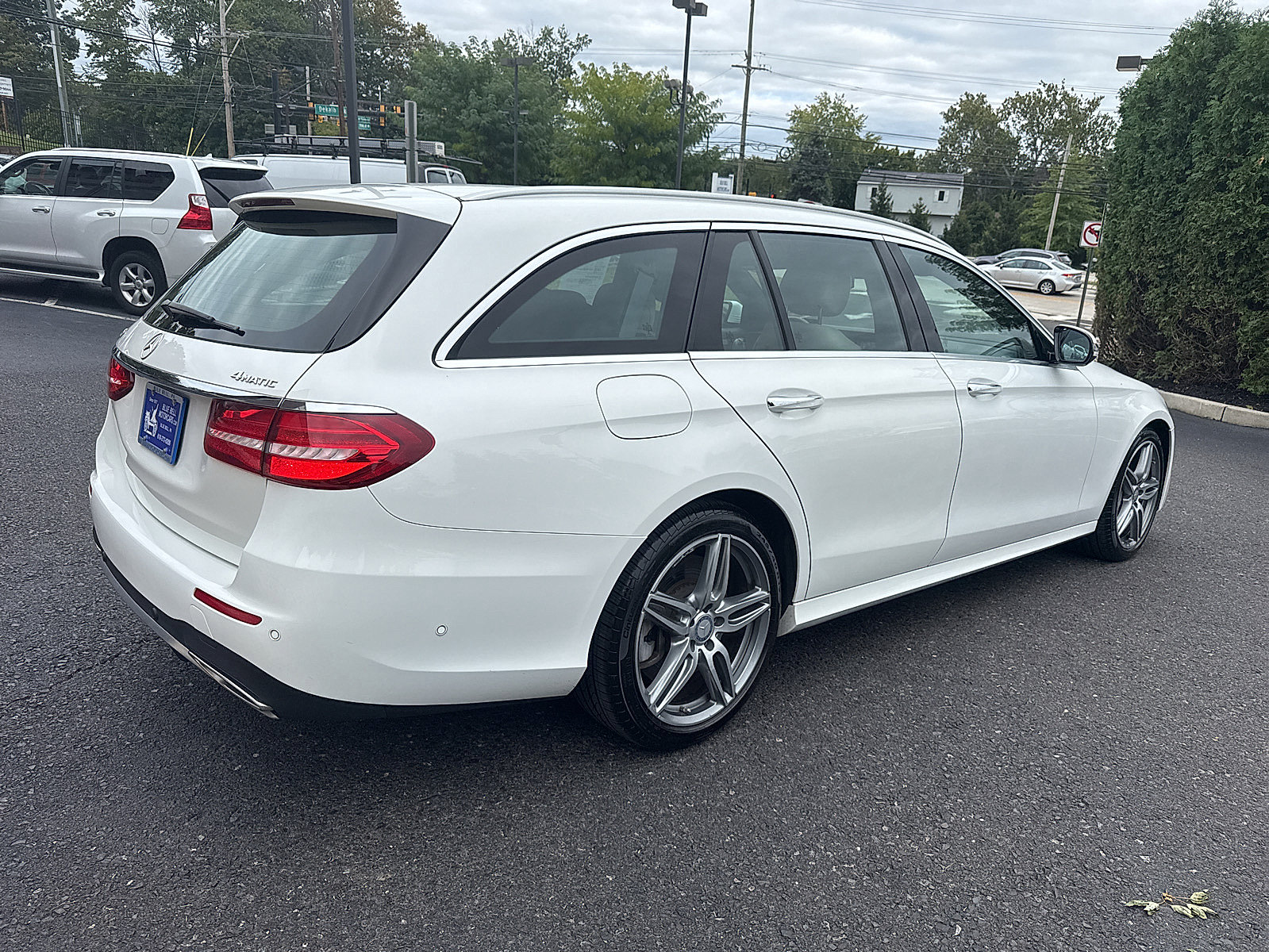 Used 2017 Mercedes-Benz E 400 4MATIC Wagon image 6