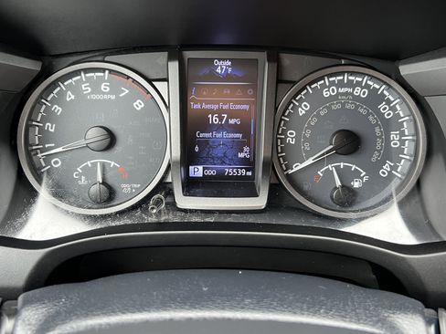 Used 2016 Toyota Tacoma TRD Sport w/ Towing Package image 29