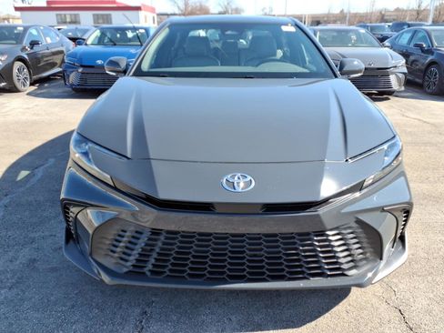 Used 2026 Toyota Camry SE image 2