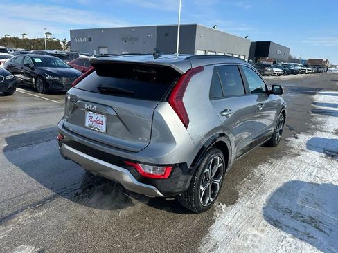 Certified 2025 Kia Niro EX Touring image 7