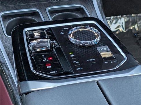 Certified 2023 BMW 740i RWD image 12