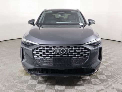 Used 2025 Audi Q5 Premium w/ Convenience Package image 2