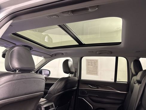 Used 2023 Jeep Grand Cherokee 4WD 4xe image 22