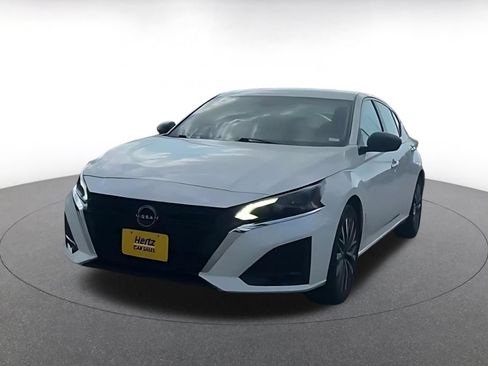 Used 2025 Nissan Altima 2.5 SV FWD image 6