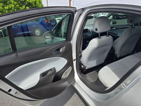 Used 2019 Chevrolet Cruze LS FWD image 16