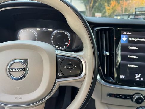 Used 2021 Volvo S60 T5 Momentum image 13