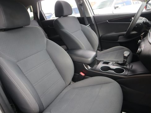 Used 2019 Kia Sorento AWD V6 image 29