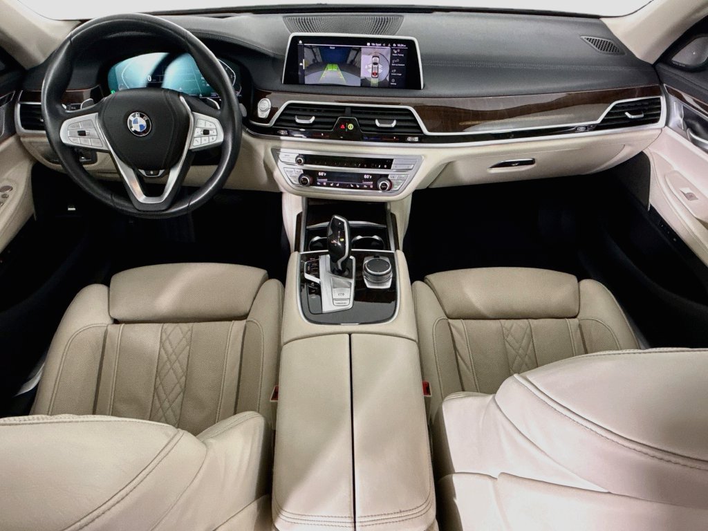 Used 2022 BMW 740i w/ Premium Package RWD image 13