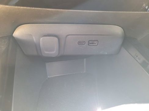 Used 2025 Chevrolet Trax LT w/ LT Convenience Package FWD image 21