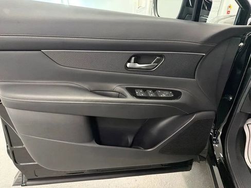 Used 2025 Nissan Murano SV AWD/4WD image 12